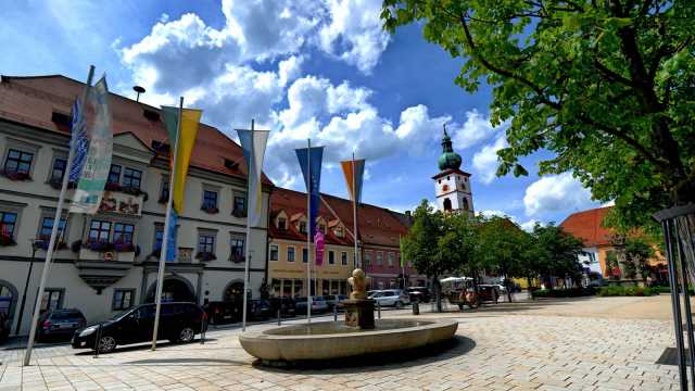 Karpfenbrunnen auf dem Maximilianplatz in Tirschenreuth