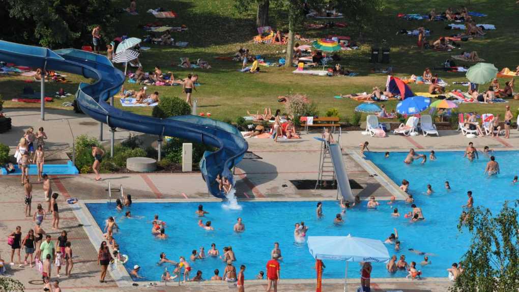 Freibad mit Wasserrutsche Mitterreich