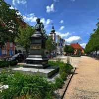 Schmeller-Denkmal auf dem Maximilianplatz Tirschenreuth