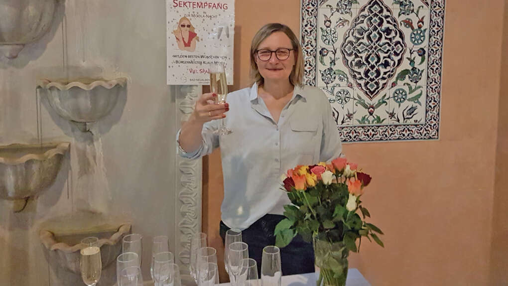Ursula Stingl beim Sektempfang der Moidla-Nacht