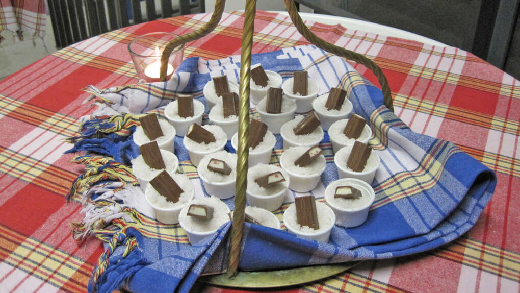 Platte mit kleinen Süßgigkeiten nach dem Sauna-Aufguss