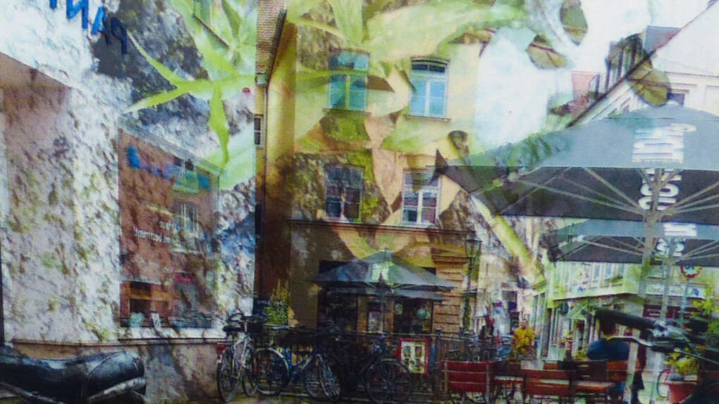 Bild Ausstellung Ingrid Prey, Fahräder un Cafe am Marktplatz
